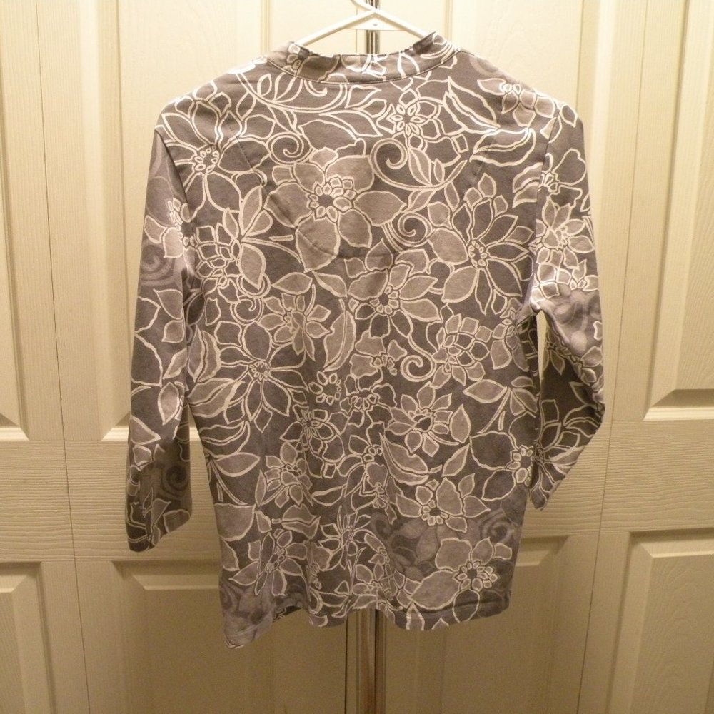 Ruby Rd v-neck tee shirt - Picture 4 of 5